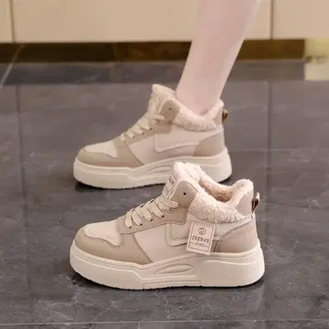 퍼 포함 베이지 하이컷 스니커즈