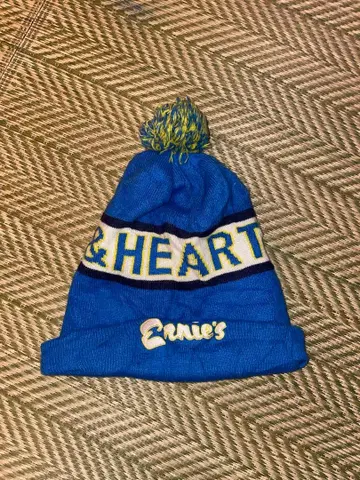 빈티지 어니즈 & 하츠 폼폼 포함 니트 모자