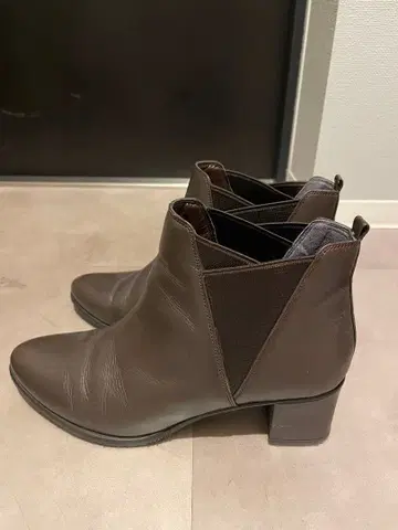 다이애나 다크 브라운 숏부츠 23.5cm