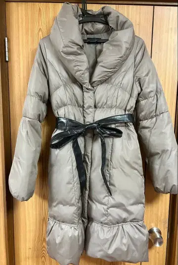 퀸즈 코트 카키 다운 코트