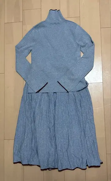 Mila Owen 라인 터틀 니트 x 플리츠 스커트 SETUP