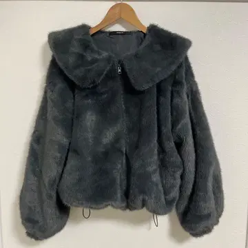 그레이 보아 자켓 카라 부착 크롭