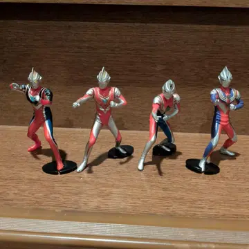 울트라맨 피규어 4체 세트