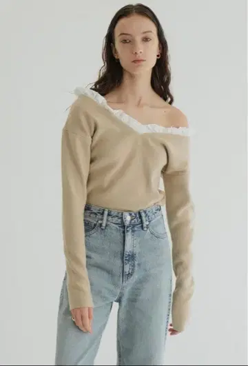 프릴 V넥 니트 탑스 CLANE