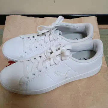 Puma 화이트 스니커즈 소프트포트