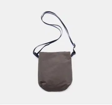 라이트 나일론 숄더 파우치 모카 브라운 새상품