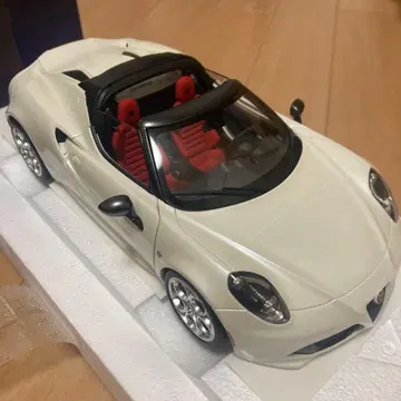 Alfa Romeo 4C 미니카 1/18 오토아트