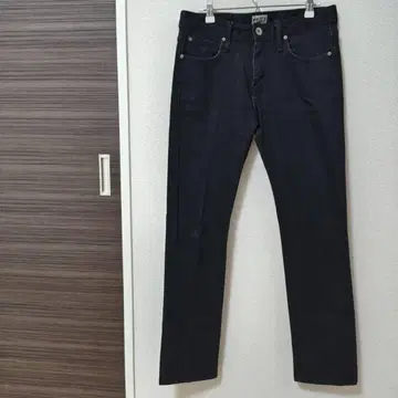 NAKED & FAMOUS 블랙 스트레이트 데님 32 사이즈