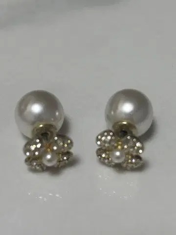 셀포드 펄 꽃 모티브 귀걸이