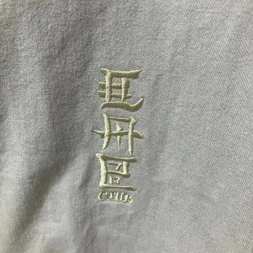 COBRA 자수 긴팔 셔츠 베이지 아이보리