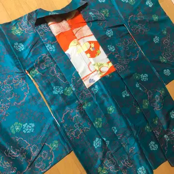 앤티크 긴 겉옷 터콰이즈에 코랄 색상의 모란과 일본식 꽃들