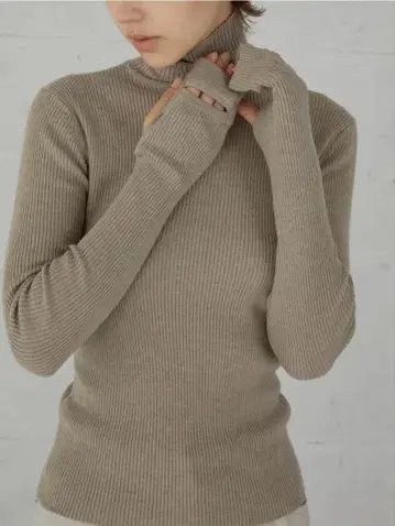 LA PEAU DE GEM 터틀넥 스웨터 베이지