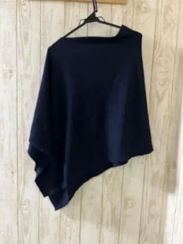 네미카 레리안 NEMIKA 네이비 컬러 판초 다양한 연출이 가능합니다!