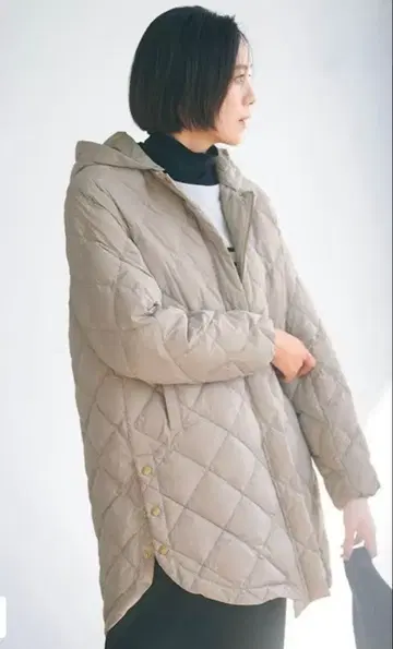 택 포함 새상품 UNFILO x TAION 다운 코트 L 사이즈 베이지