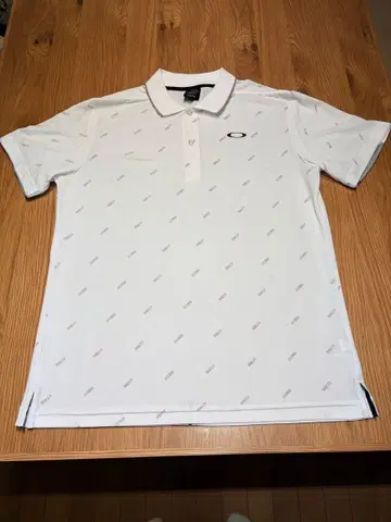오클리(OAKLEY) 로고 화이트 피케 셔츠