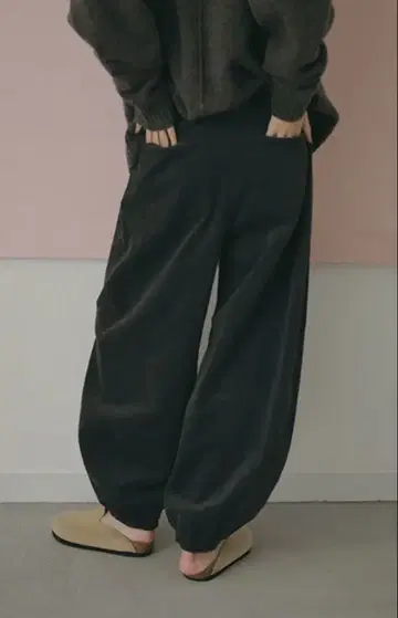 [ 미사용 ] ETRE TOKYO 코듀로이 카프 조거 팬츠