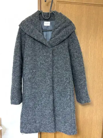 그레이 후드 부착 울 롱 코트