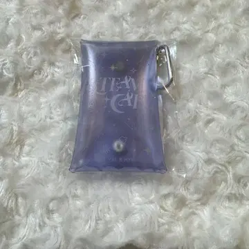 [ 즉시 구매 가능 ] &TEAM CAFE 카라비너 포함 클리어 파우치