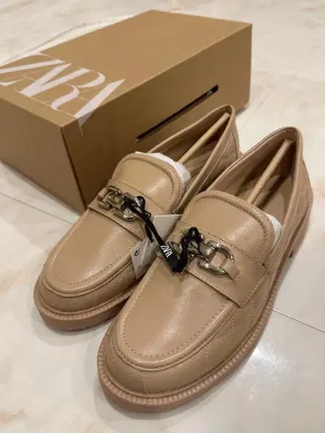 ZARA 베이지 로퍼 금속 버클 택 포함 미사용 새상품