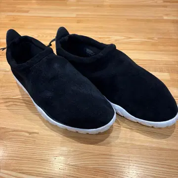 블랙 스웨이드 에어모크 스니커즈