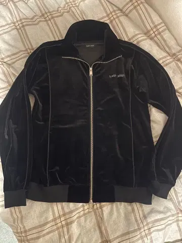 EricBJr 착용 LAST NEST 벨로아 셋업