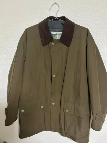 올리브색 코듀로이 옷깃 자켓과 그레이 자켓 세트