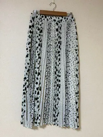 YECCA VECCA 롱 플리츠 스커트