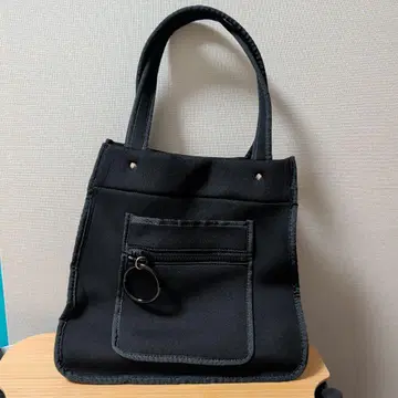 PAPILLONNER 스퀘어 WET 라인 토트백 M 블랙