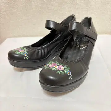 FIRST CONTACT 블랙 꽃무늬 펌프스 웨지솔 22.0 cm