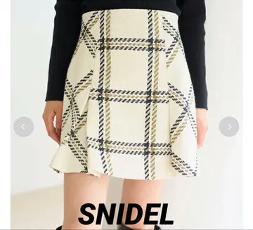 snidel 아이보리 체크 무늬 플레어 스커트
