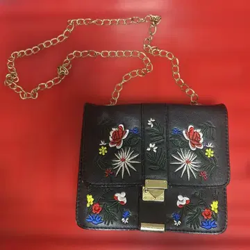 ANAP 자수 숄더백 블랙 골드 체인