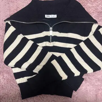 ZARA 스트라이프 하이넥 니트