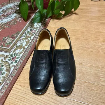 BENESU 블랙 가죽 신발