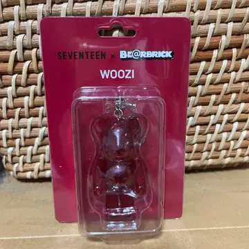 SEVENTEEN WOOZI BE@RBRICK 키링