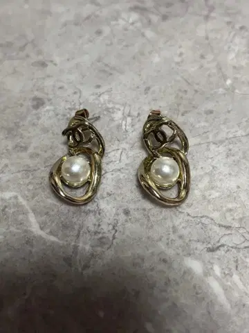 [ 오늘 발송 가능 ] 골드 펄 귀걸이