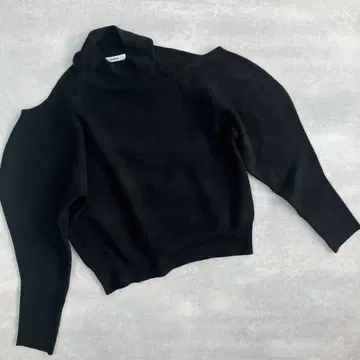 새상품급 무루아 MURUA 숄더컷 오프숄더 니트 블랙