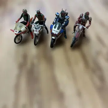가면라이더 피규어 4체 바이크 포함