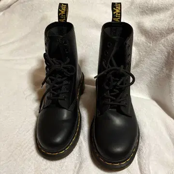 Dr.Martens 8홀 부츠
