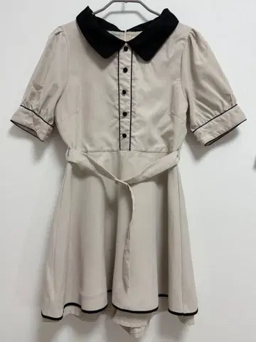 evelyn 반팔 미니 원피스 베이지