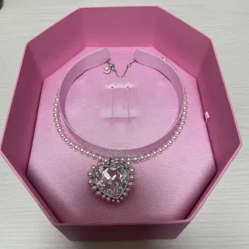 Ariana Grande x Swarovski 목걸이