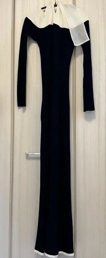 스나이델 홀터넥 리본 포함 롱 드레스 F 사이즈