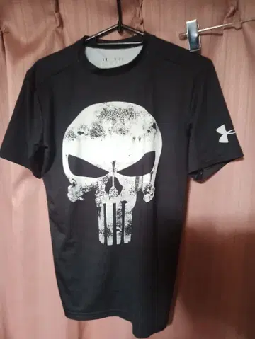 Under Armour xMarvel 한정판 콜라보 스컬 T셔츠 MD/M