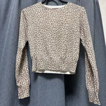 스나이델 레오파드 크롭 니트 스웨터