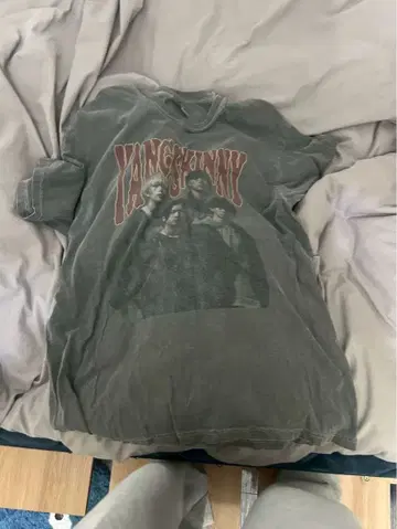 그래픽 T셔츠 그레이 영 스키니