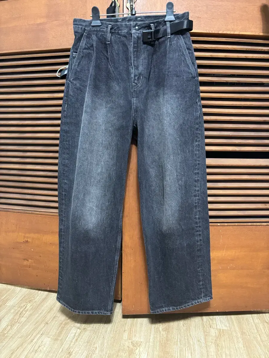 Moif Functional Uniform wide belted pants