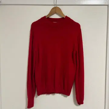 빨간색 긴팔 니트 크루넥