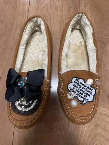 새상품 장식 포함 브라운 모카신 신발 24.5 따뜻함 정가 6900엔