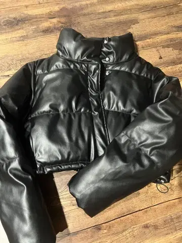 스핀스 숏 기장 가죽 다운 아우터