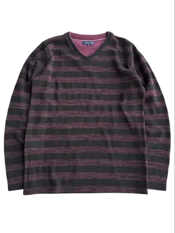 dark border pattern knit