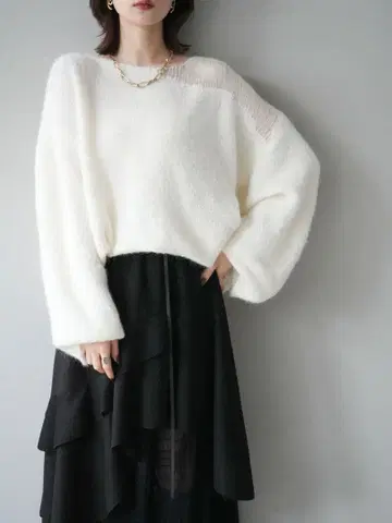 Lumier 뤼미에 넥 시스루 니트 풀오버 화이트 스웨터